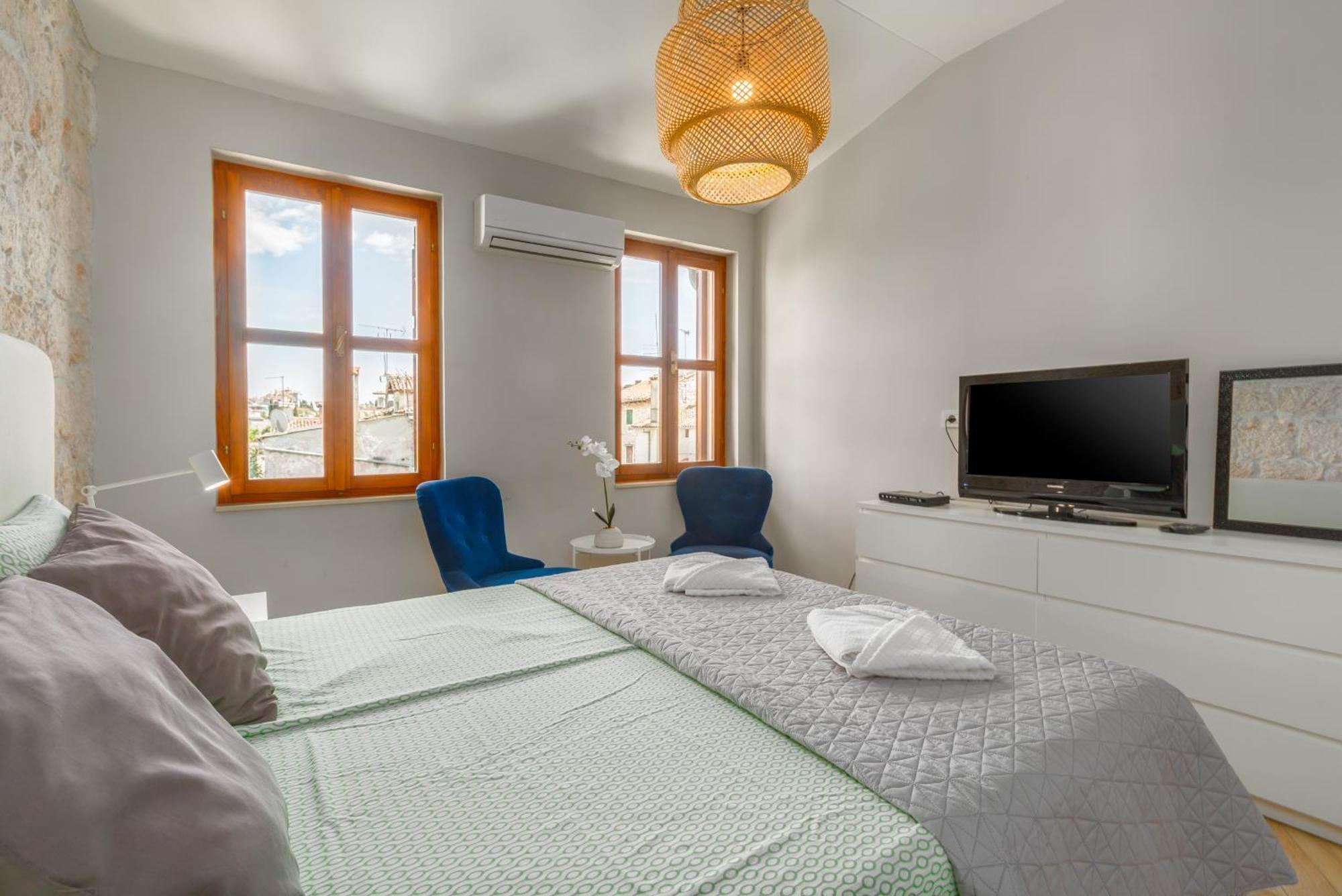 Marta 6 Apartment *